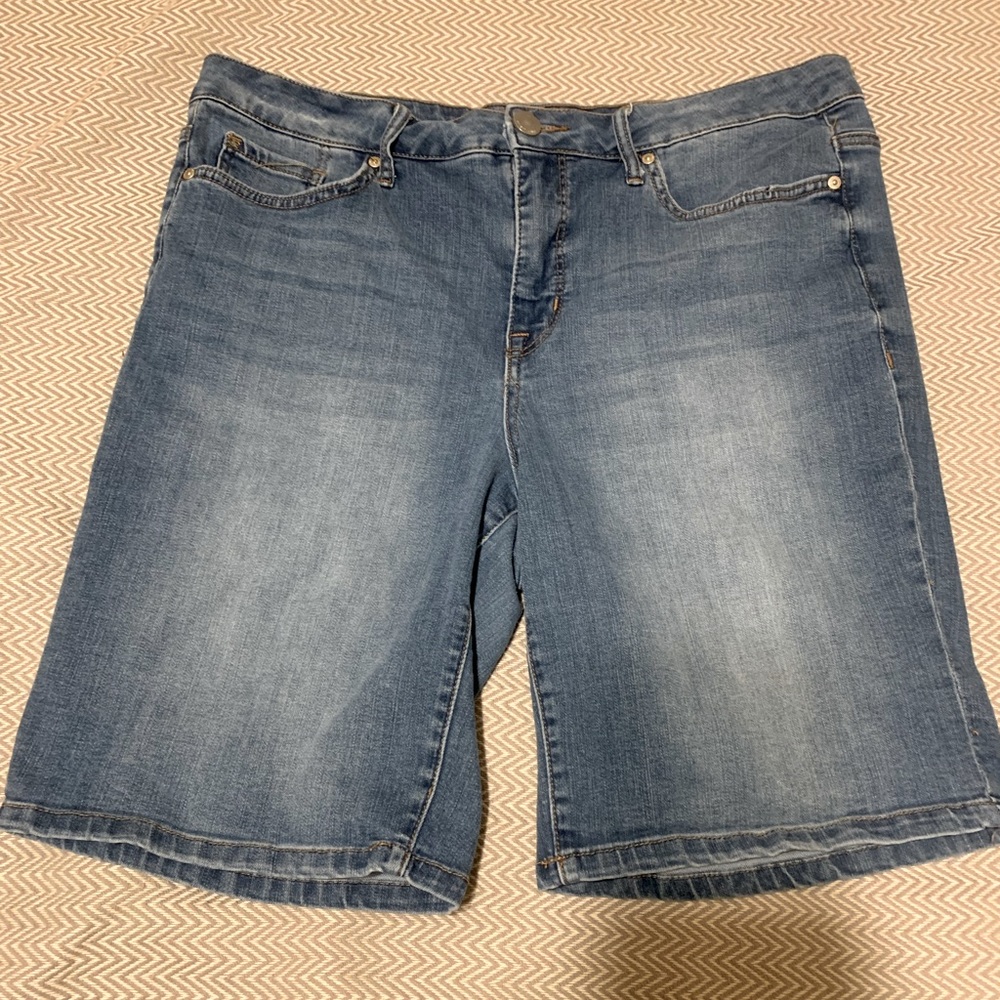Seven7 Bermuda jean shorts. Classic 5 pocket. Size 16. Excellent condition.